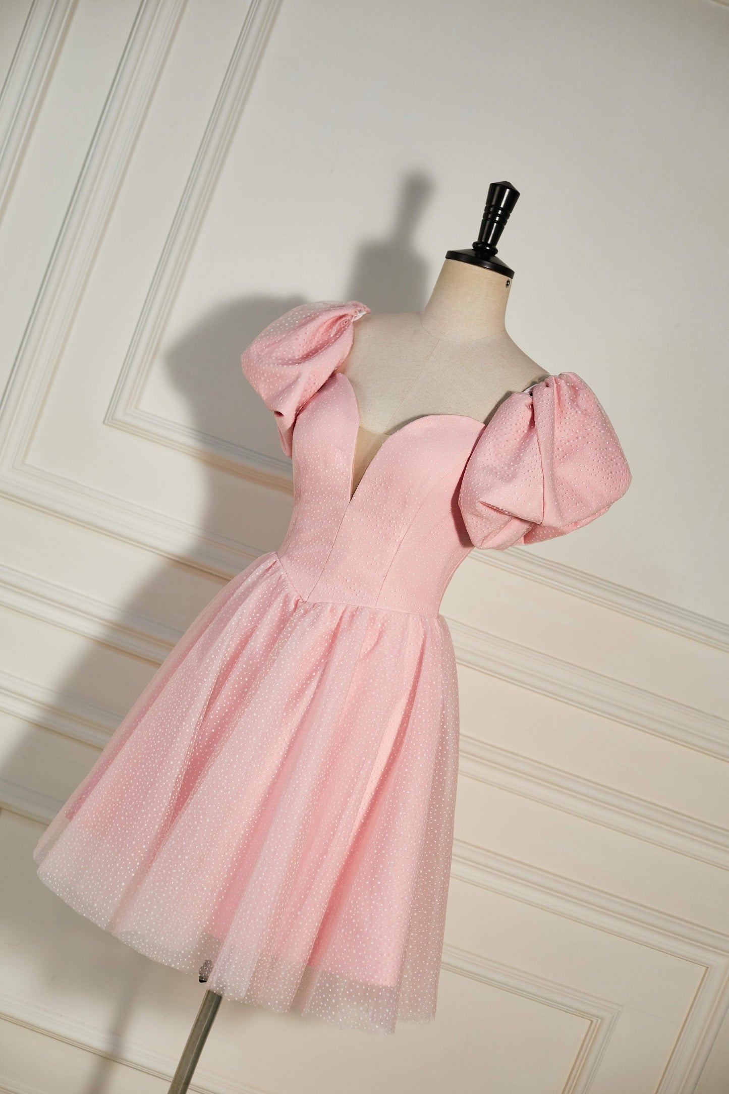 V-Neck Pink Puff Sleeves Lace-Up Back Homecoming Dress
