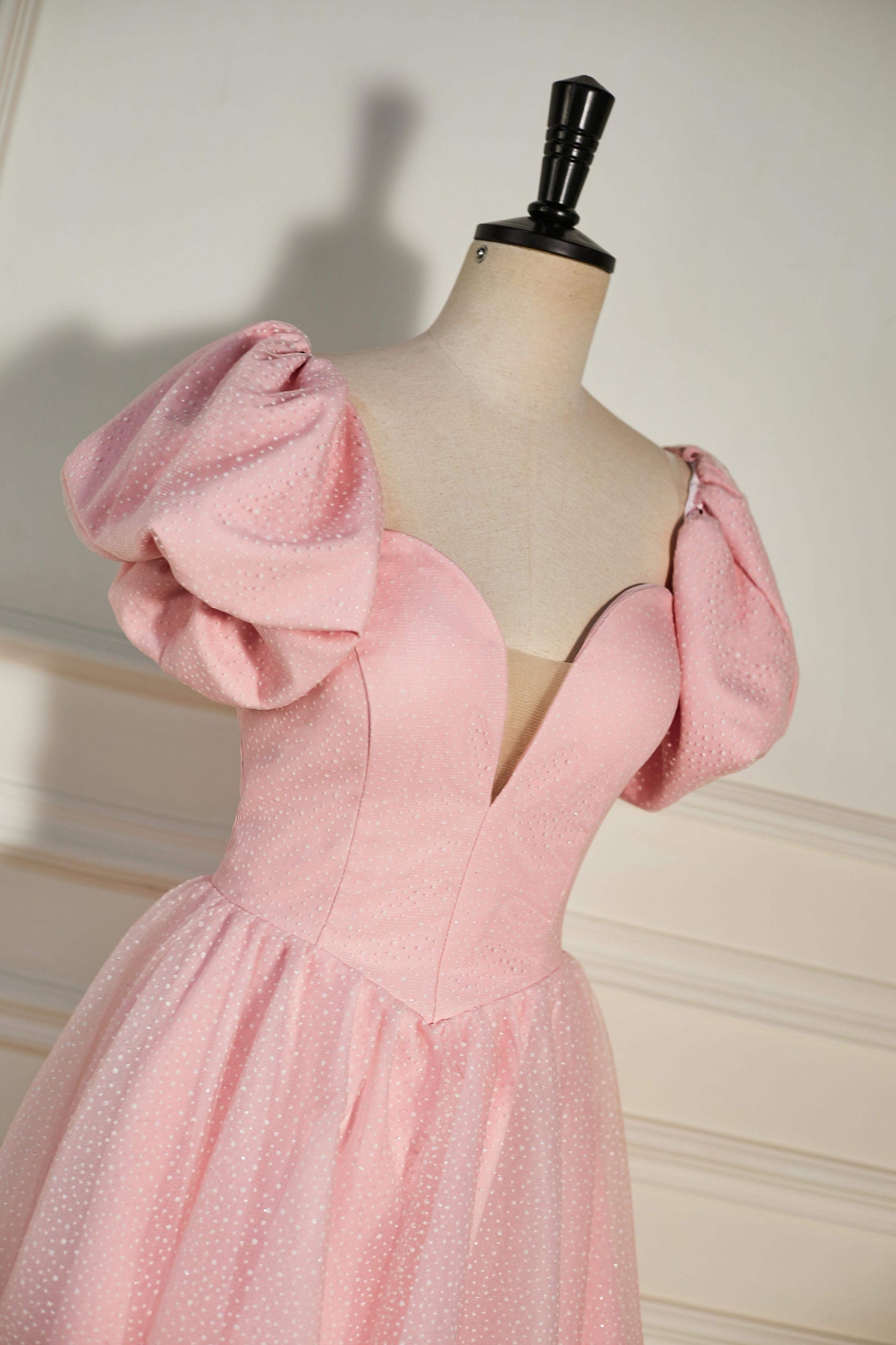 V-Neck Pink Puff Sleeves Lace-Up Back Homecoming Dress