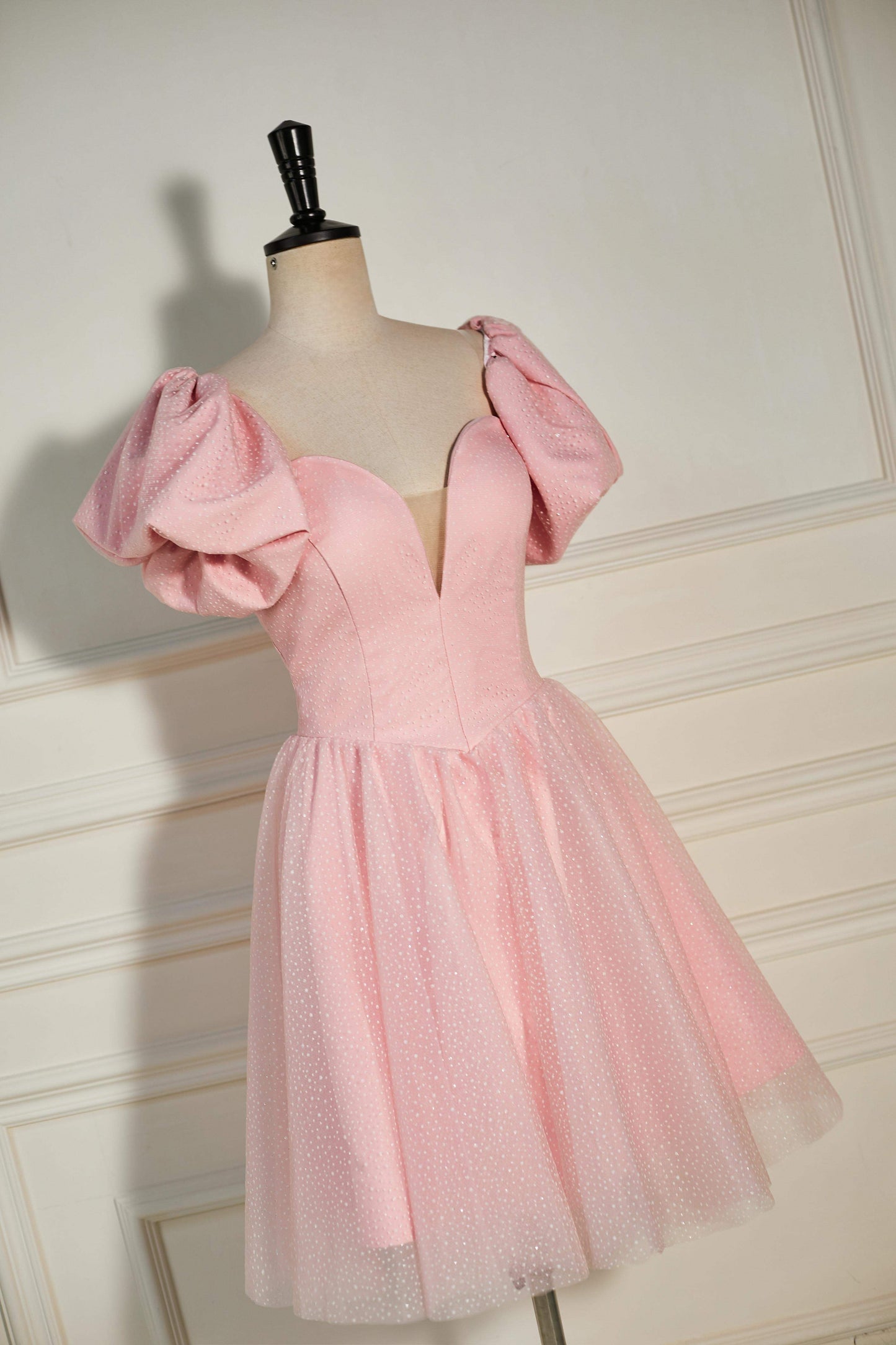 V-Neck Pink Puff Sleeves Lace-Up Back Homecoming Dress