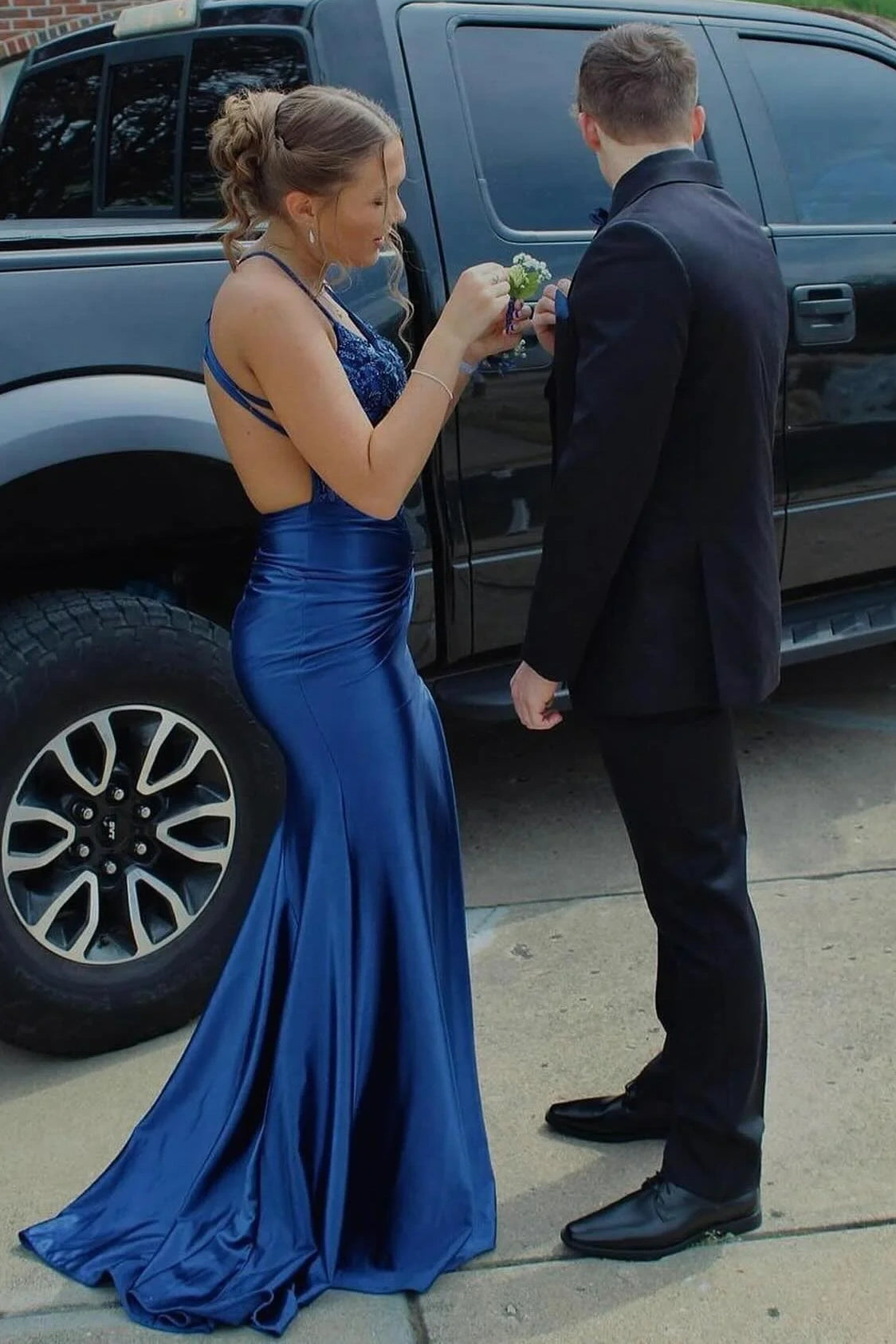 Bateau Sleeveless Backless Mermaid Appliques Prom Dress