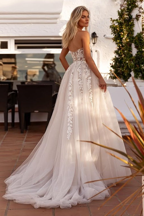 Chic Tulle A-Line Strapless Appliques Summer Wedding Dress