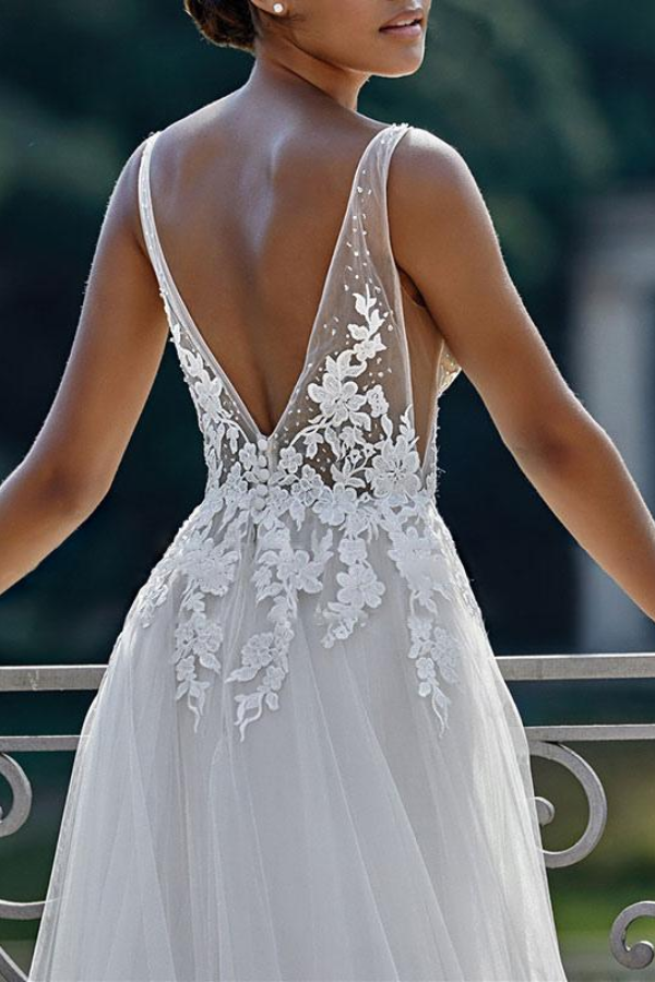 Chic Tulle A-Line V-Neck Lace Appliqued Wedding Dress