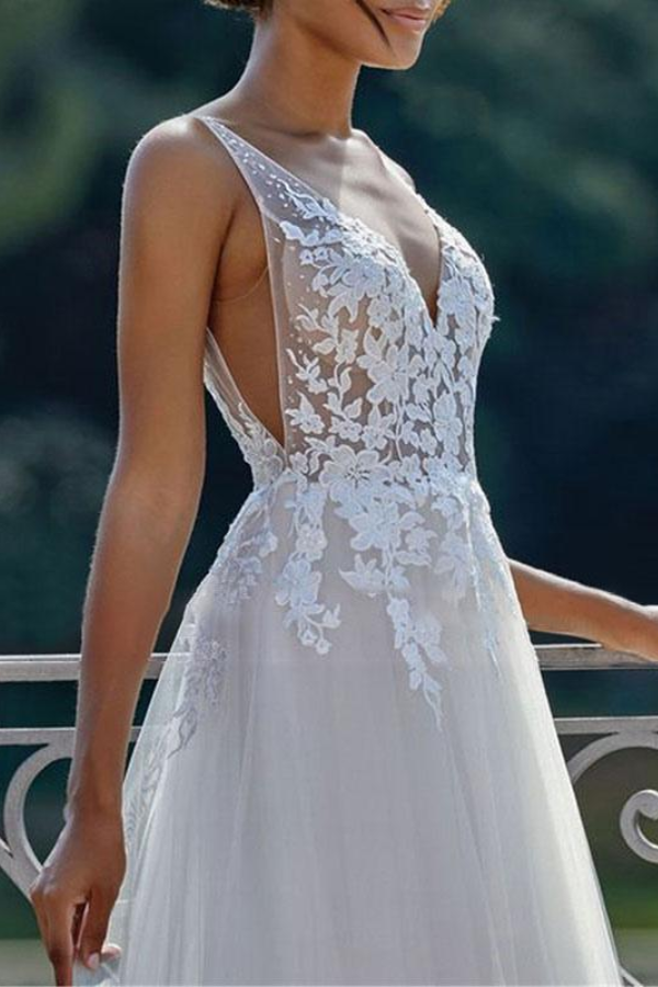 Chic Tulle A-Line V-Neck Lace Appliqued Wedding Dress
