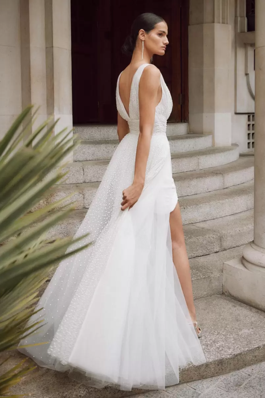 Elegant Tulle A-Line V-Neck Empire With Train Wedding Dress