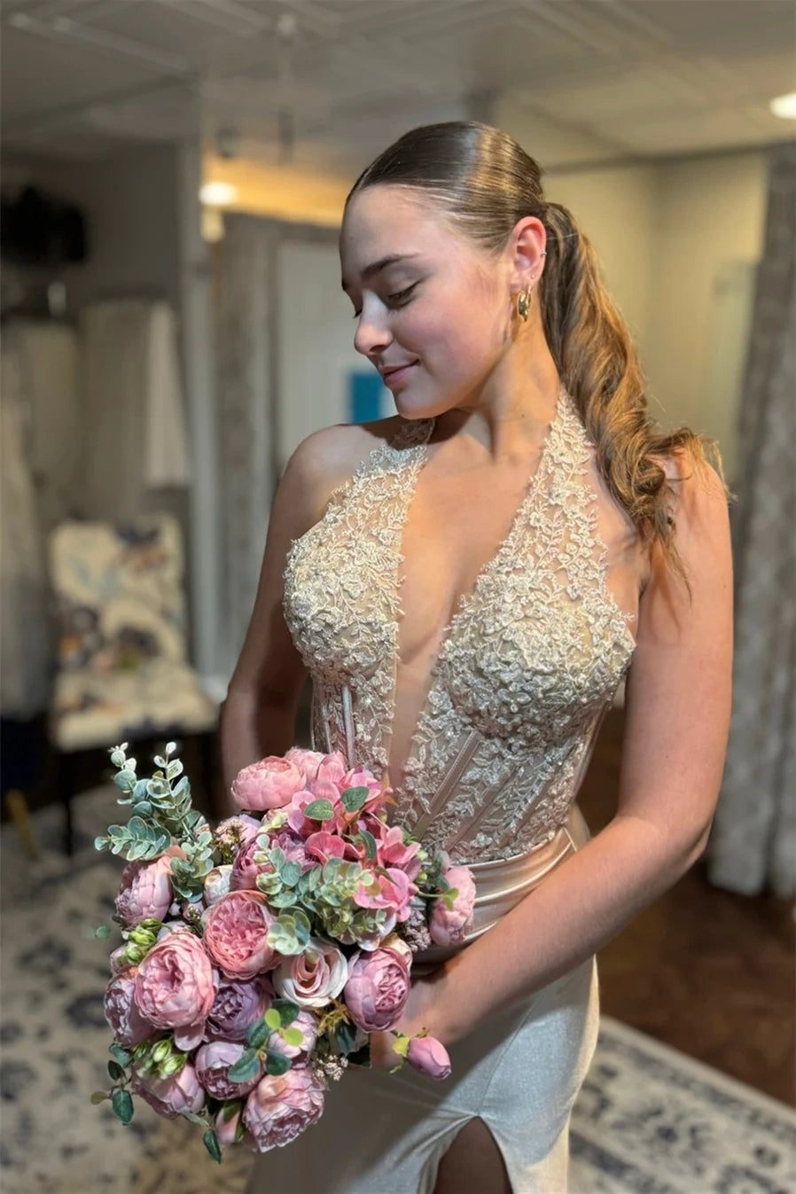 Low V-Neck Halter Sleeveless Lace Appliques Party Prom Dress With Slit
