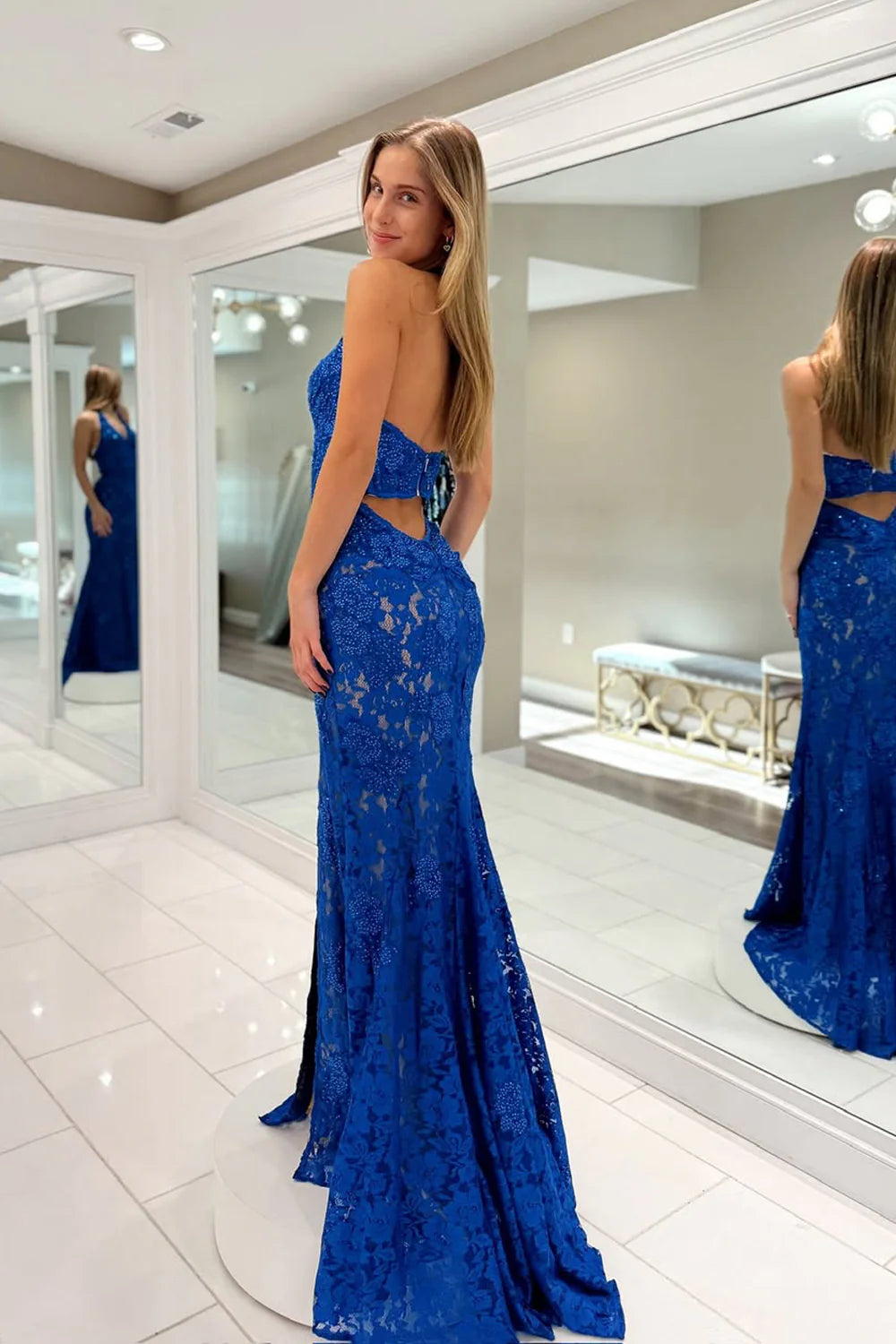 Royal Blue Lace Mermaid V-Neck Halter Party Prom Dress