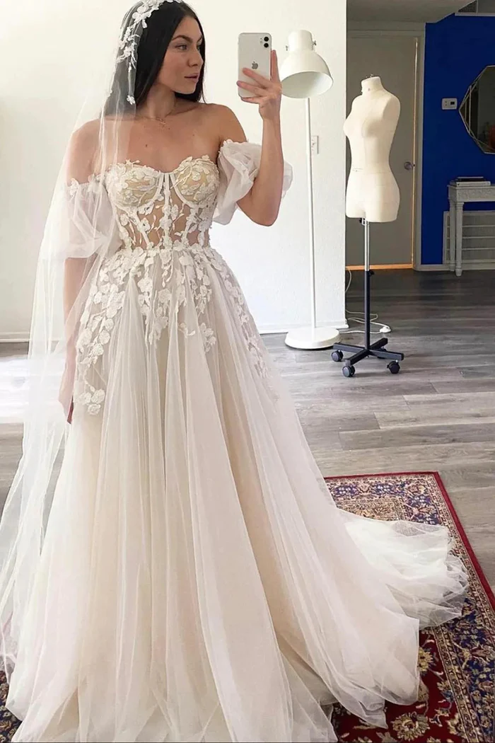 Sexy Tulle A-Line Sweetheart Lace Appliques Wedding Dress