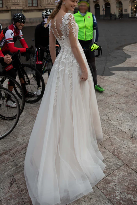 Sweetheart Long Sleeves A-Line Appliques Wedding Dress