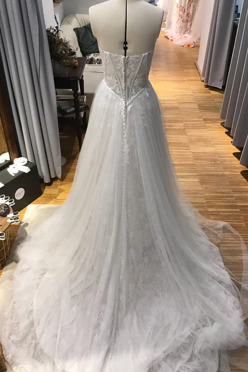 Sweetheart Strapless A-Line Appliques Long Tulle Wedding Dress