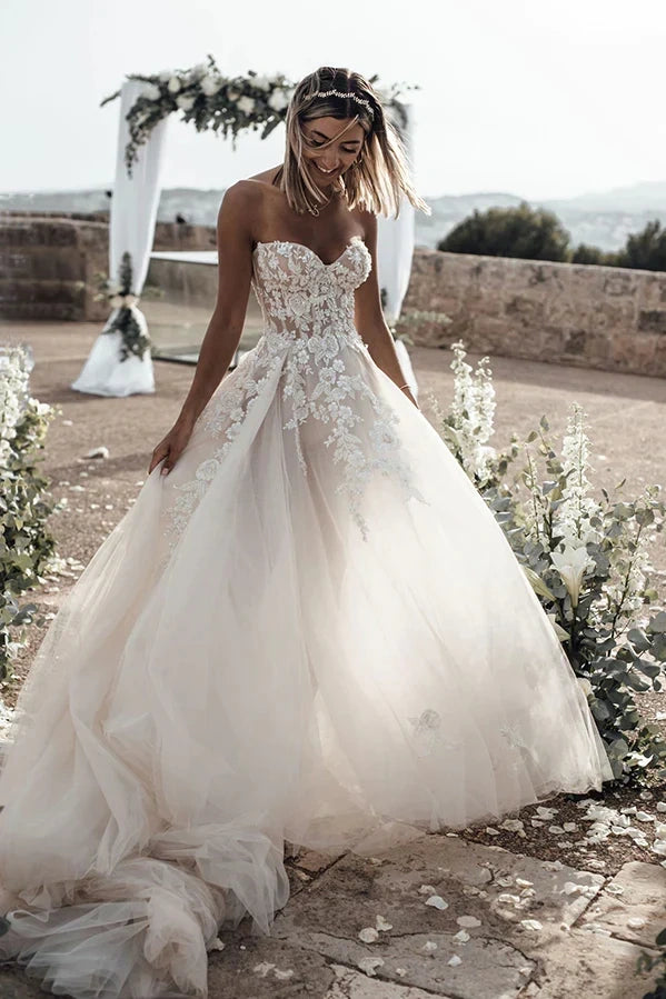 Sweetheart Strapless A-Line Appliques Tulle Summer Wedding Dress