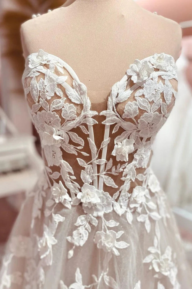 Sweetheart Strapless Lace Appliques Wedding Dress