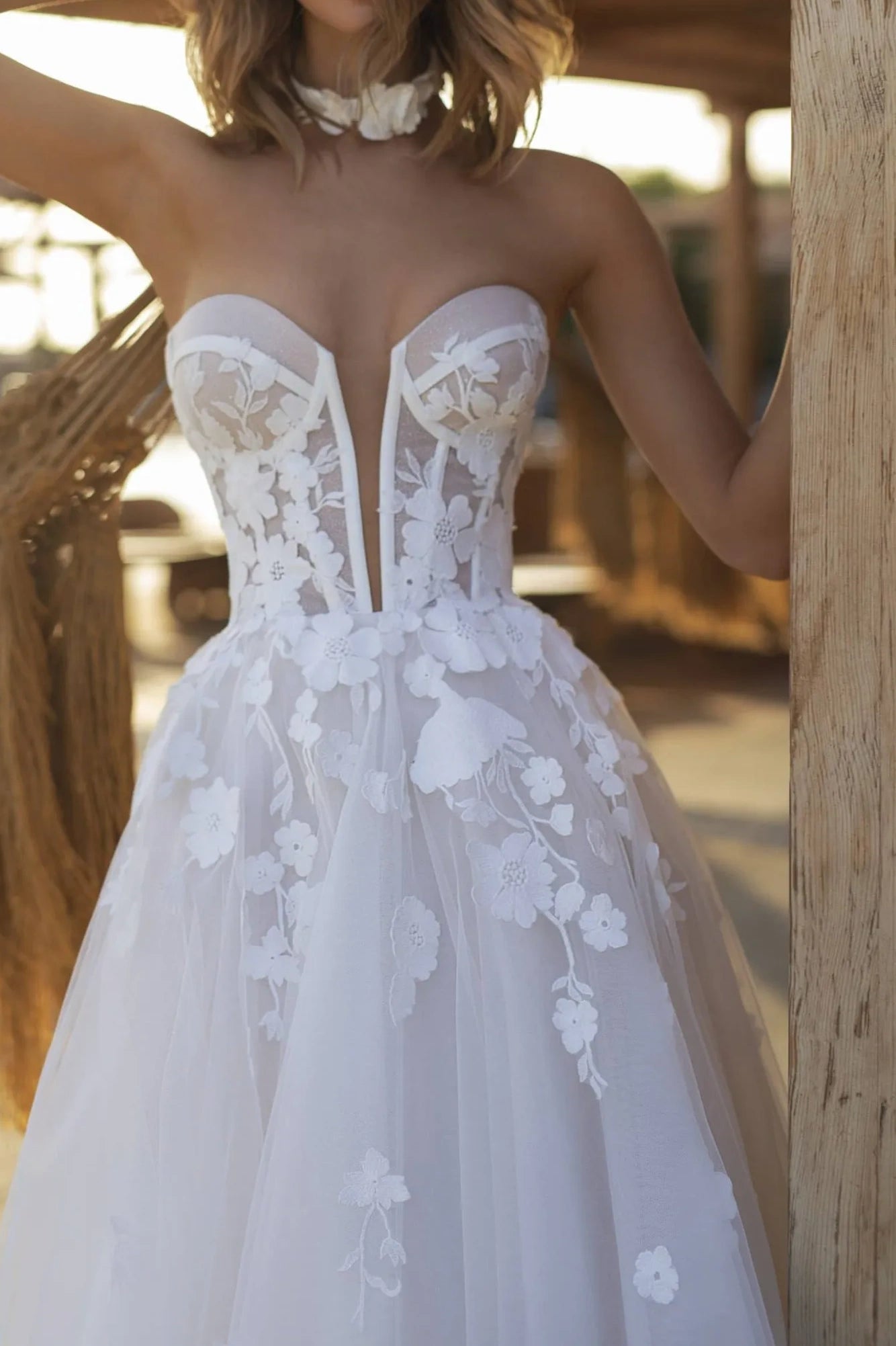Sweetheart Strapless Tulle A-Line Appliques Long Wedding Dress