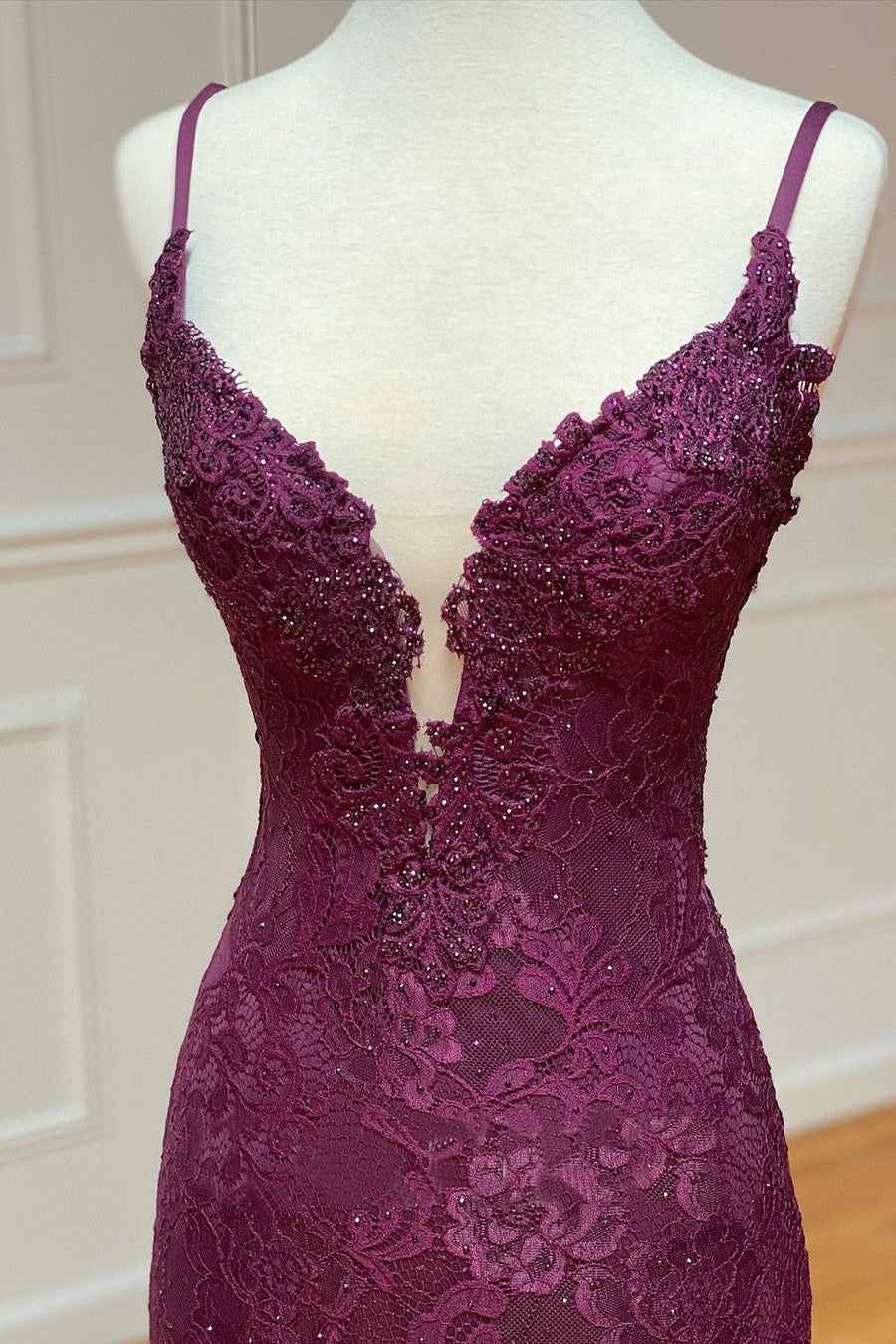 Trumpet V-Neck Spaghetti Straps Appliques Prom Dress