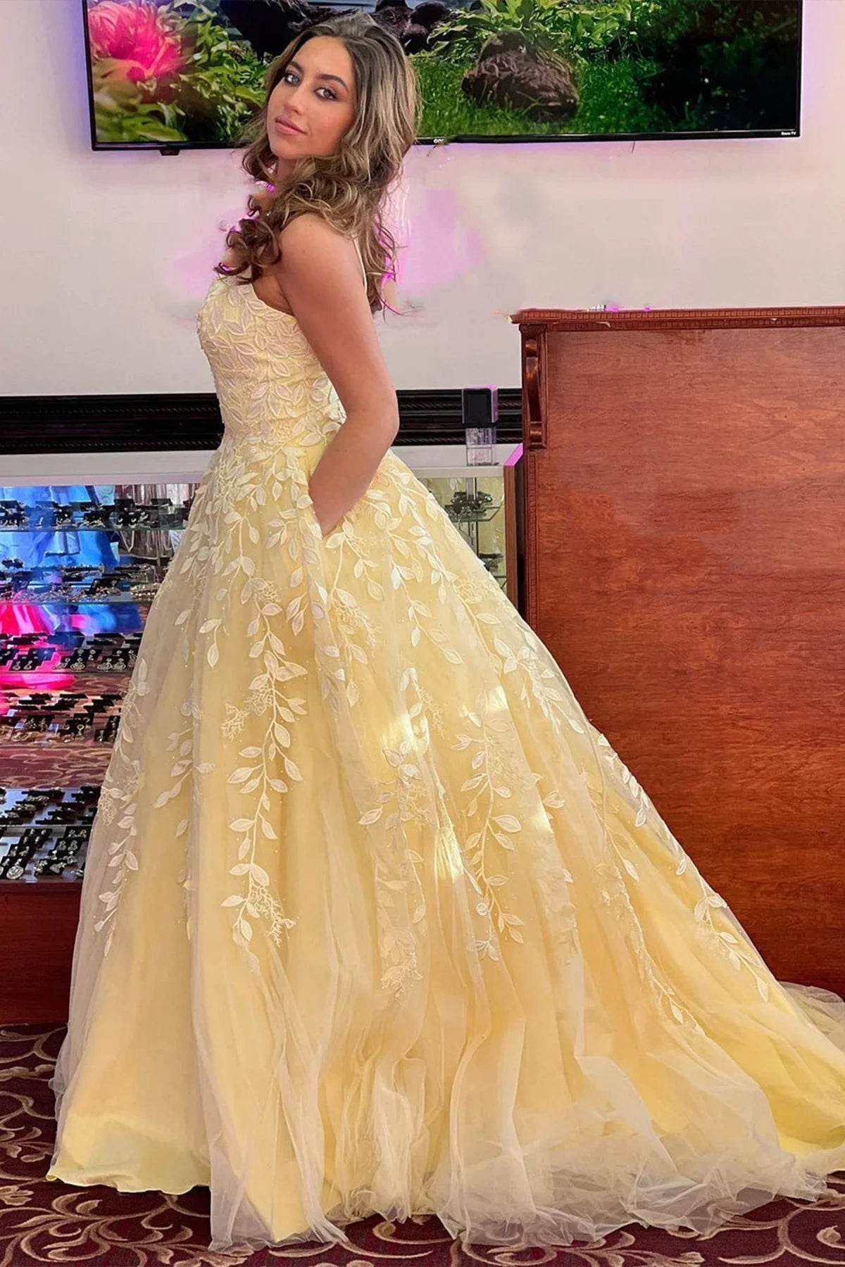 Tulle A-Line Bateau Sleeveless Lace Appliques Party Prom Dress