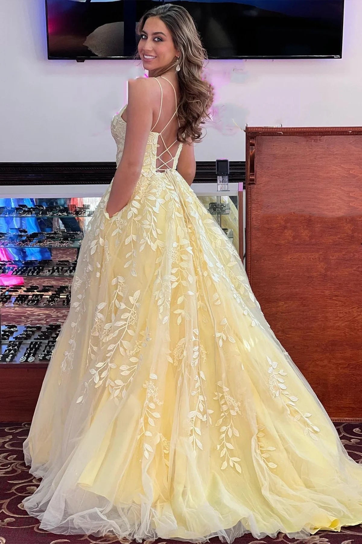 Tulle A-Line Bateau Sleeveless Lace Appliques Party Prom Dress