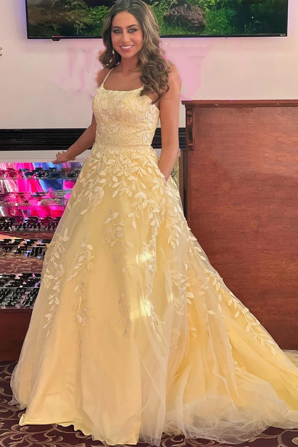 Tulle A-Line Bateau Sleeveless Lace Appliques Party Prom Dress