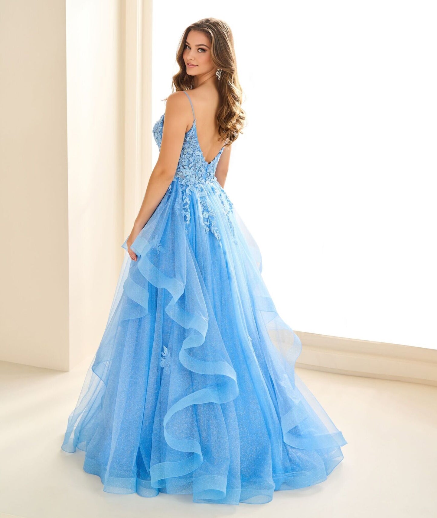 Tulle A-Line Empire V-Neck Sleeveless Appliques Party Prom Dress