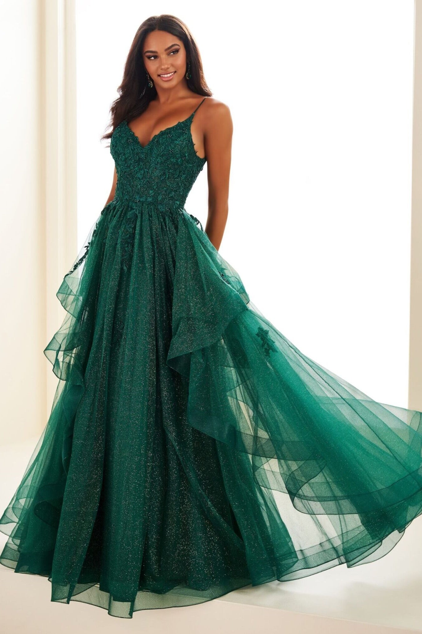 Tulle A-Line Empire V-Neck Sleeveless Appliques Party Prom Dress