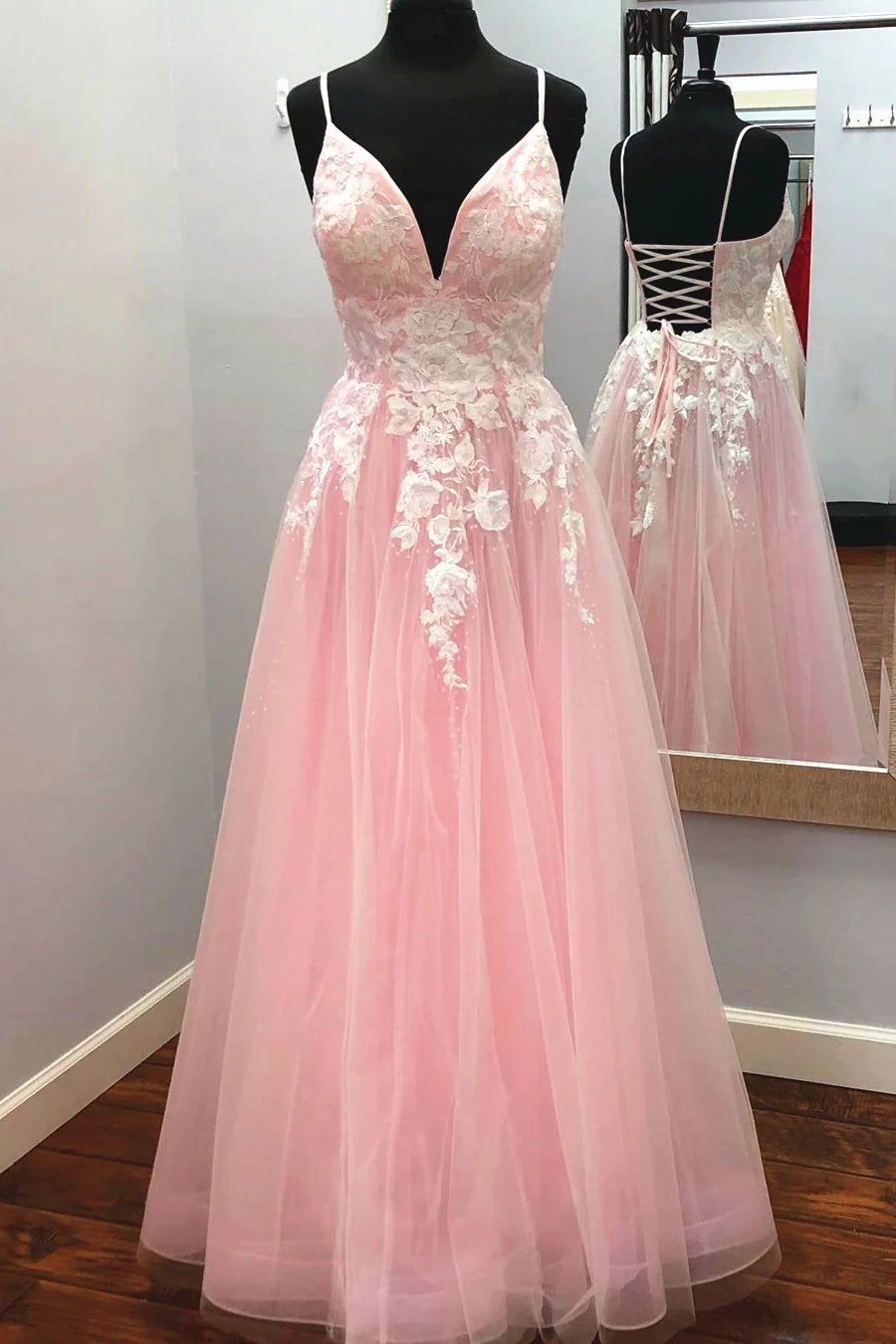 Tulle A-Line Spaghetti Straps Appliques Long Prom Dress