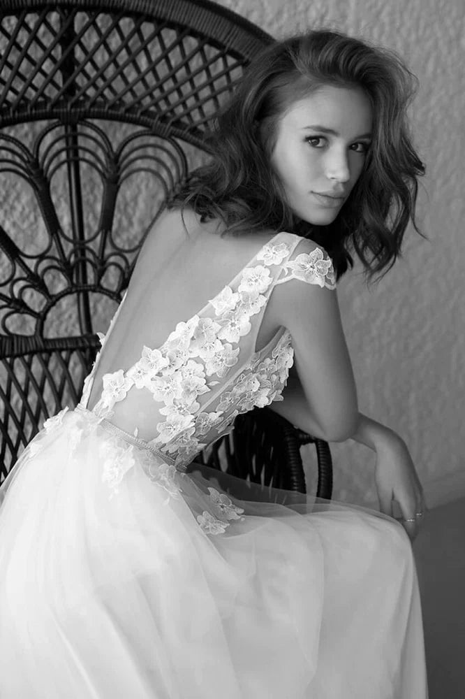 V-Neck Cap Sleeves Appliques A-Line Summer Wedding Dress