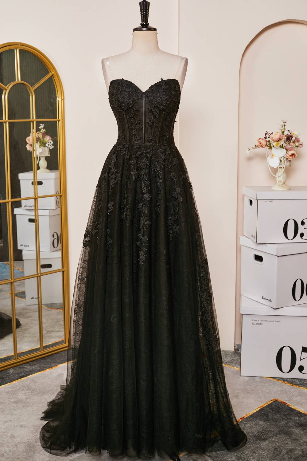 Lace-Up Black Strapless Lace Appliques A-line Prom Dress