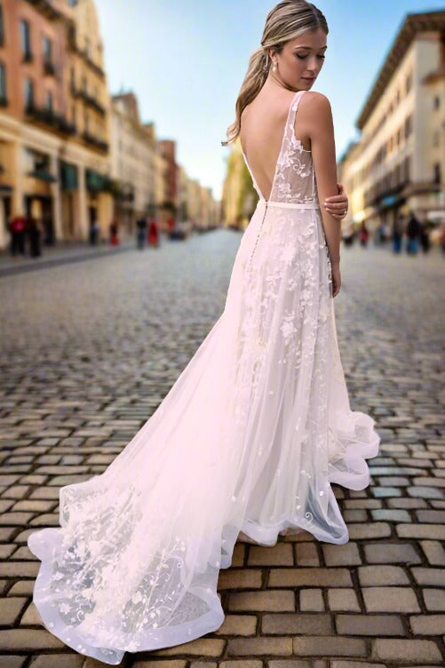 Ivory V-Neck Applique Tulle Wedding Dress