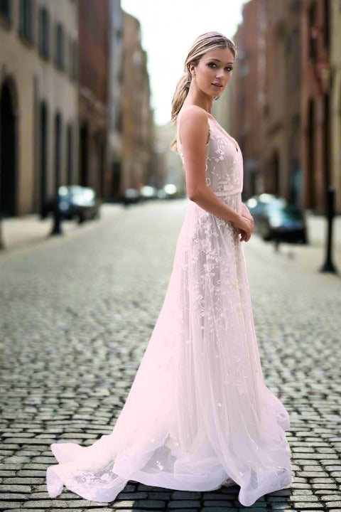 Ivory V-Neck Applique Tulle Wedding Dress