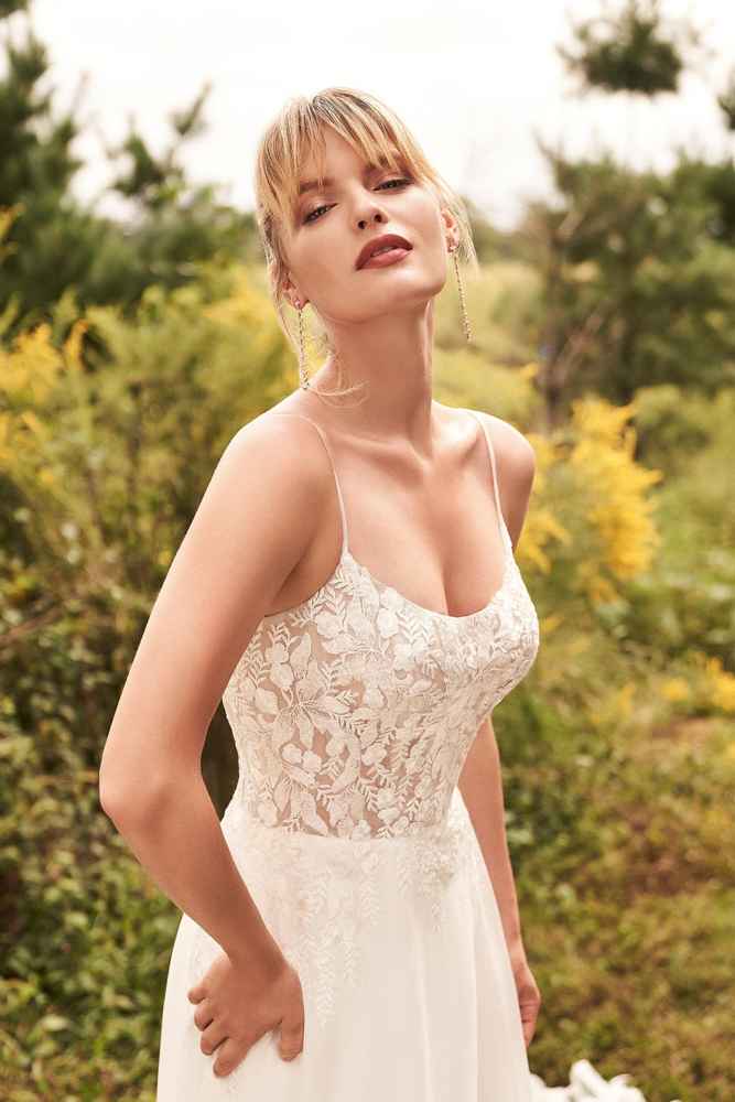 Sexy Satin A-Line Bateau Sleeveless Appliques With Lace Train Wedding Dress