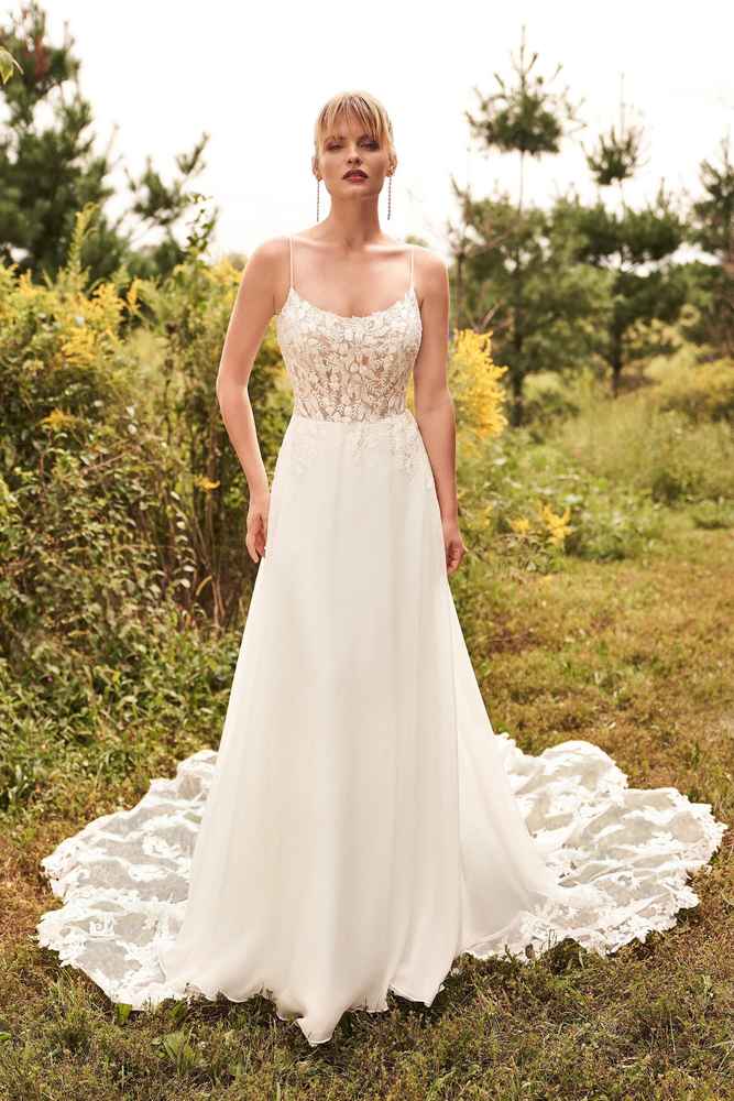 Sexy Satin A-Line Bateau Sleeveless Appliques With Lace Train Wedding Dress