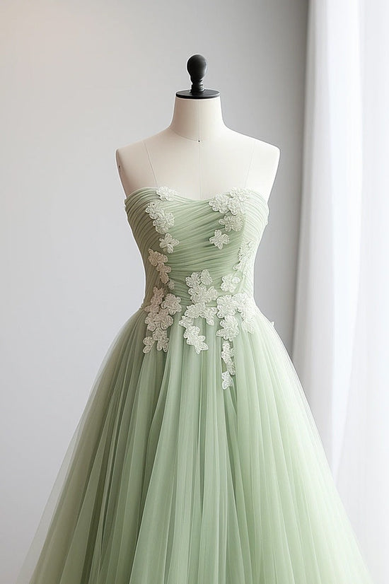 Chic Tulle A-Line Sweetheart Strapless Appliques Prom Dress