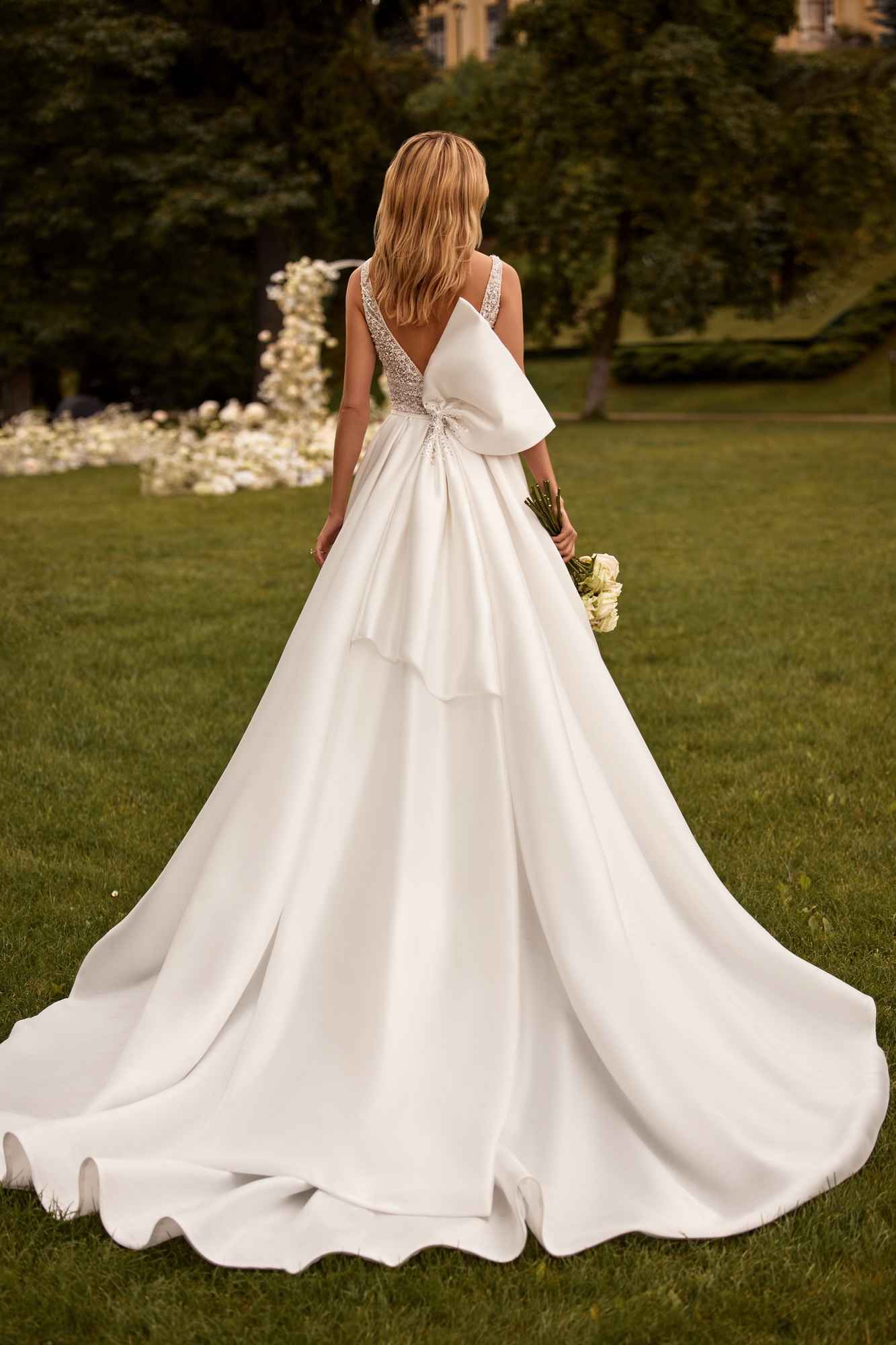 Chic Chiffon A-Line V-Neck Sleeveless Beaded Wedding Dress