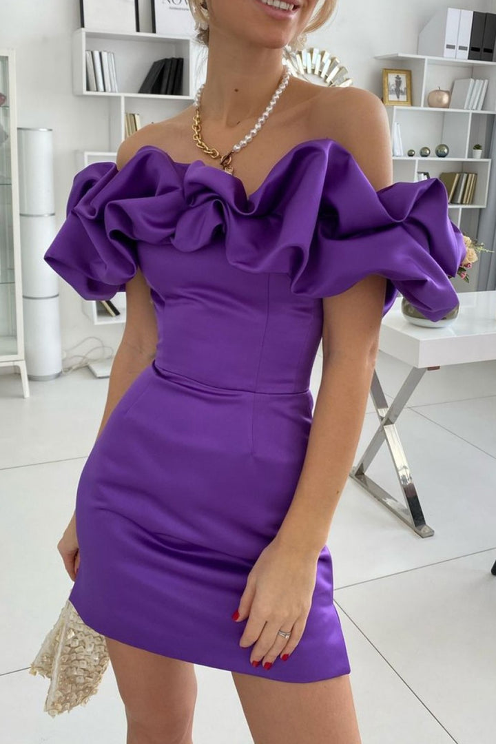 Chic Satin Fitted Off-Shoulder Empire Homecoming Dress