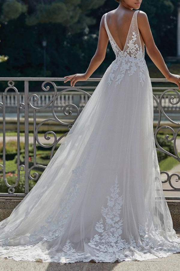 Chic Tulle A-Line V-Neck Lace Appliqued Wedding Dress