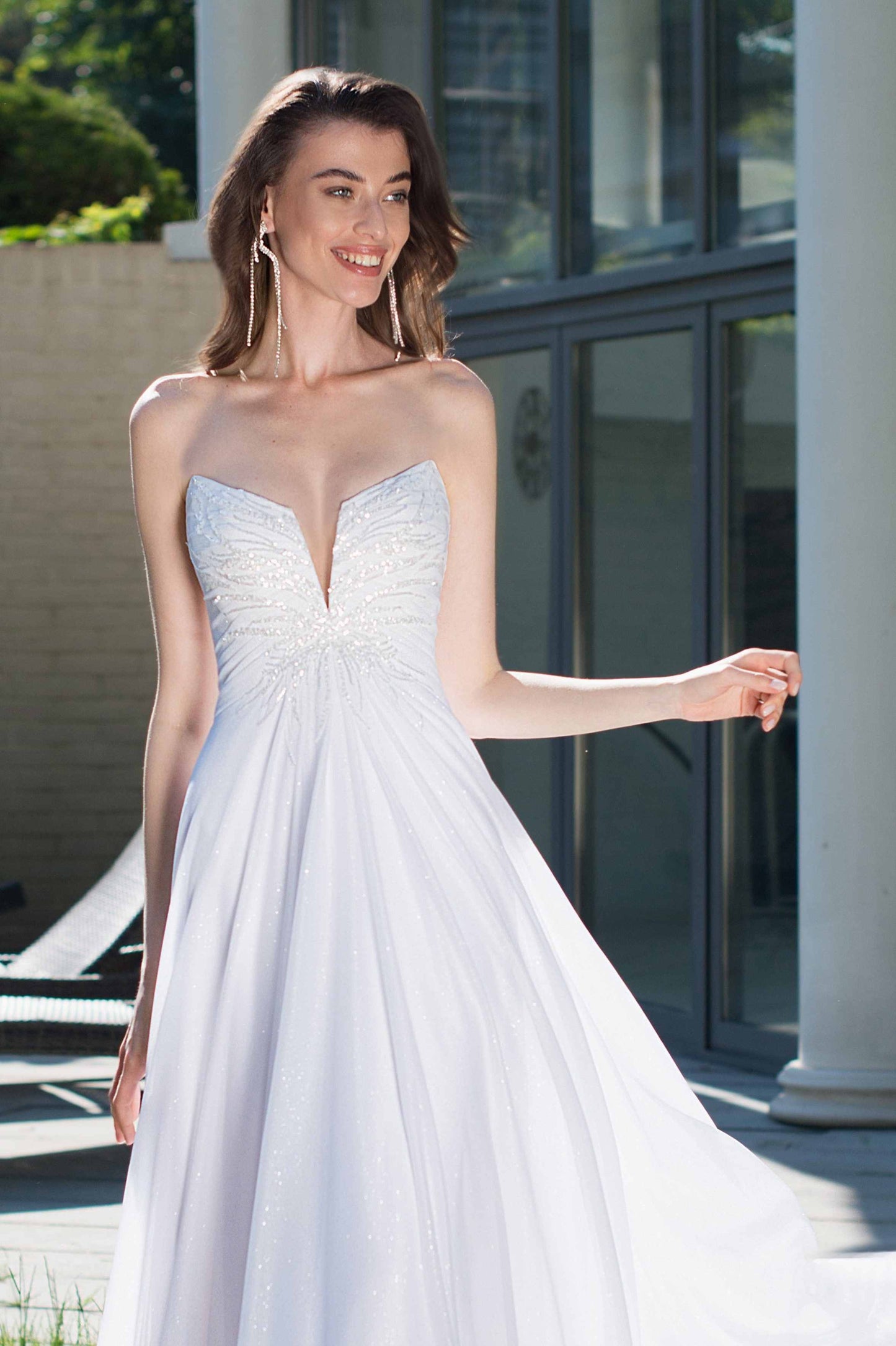 Chiffon A-Line V-Neck Sleeveless Appliques Wedding Dress