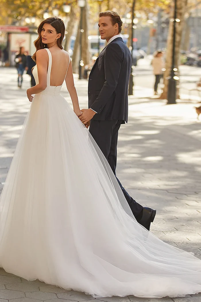 Elegant A-Line Square Sleeveless With Tulle Train Wedding Dress