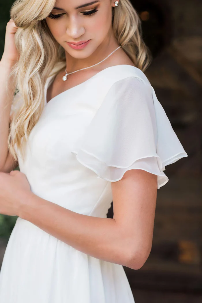 Elegant Chiffon A-Line V-Neck Short Sleeves With Train Wedding Dress