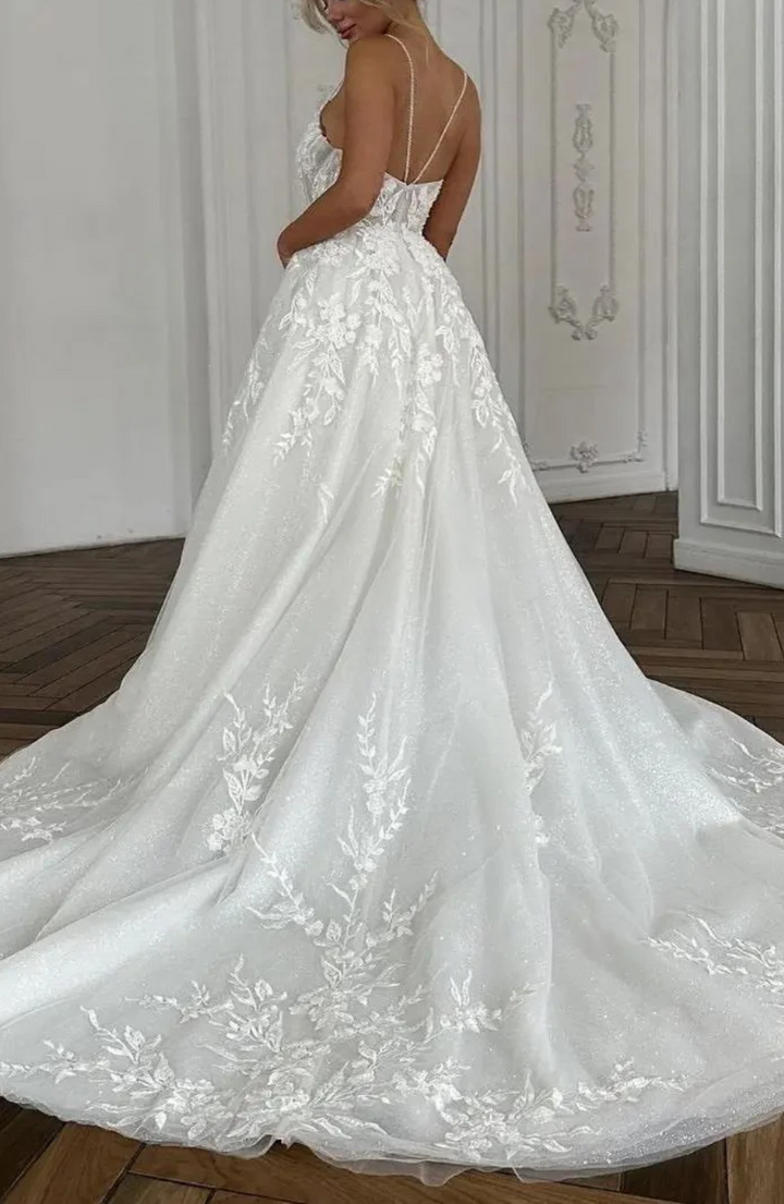 Elegant Tulle A-Line V-Neck Spaghetti Straps Lace Appliques Wedding Dress