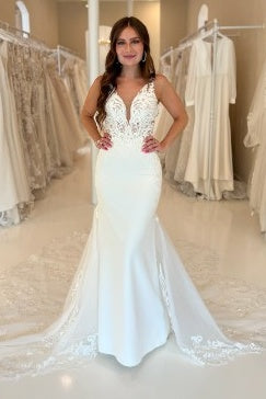 Mermaid V-Neck Sleeveless Lace Appliques Wedding Dress