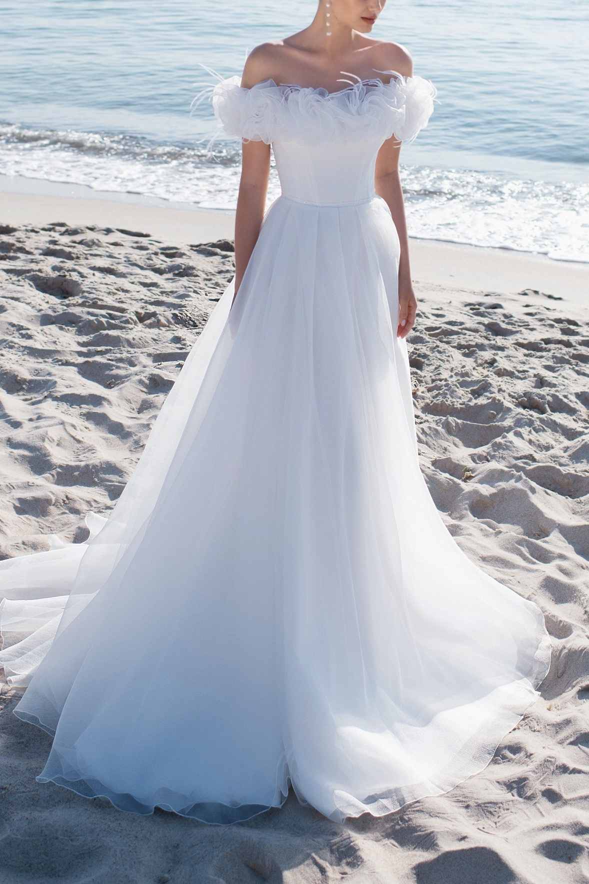 Off-Shoulder Tulle A-Line Sleeveless Empire Summer Wedding Dress