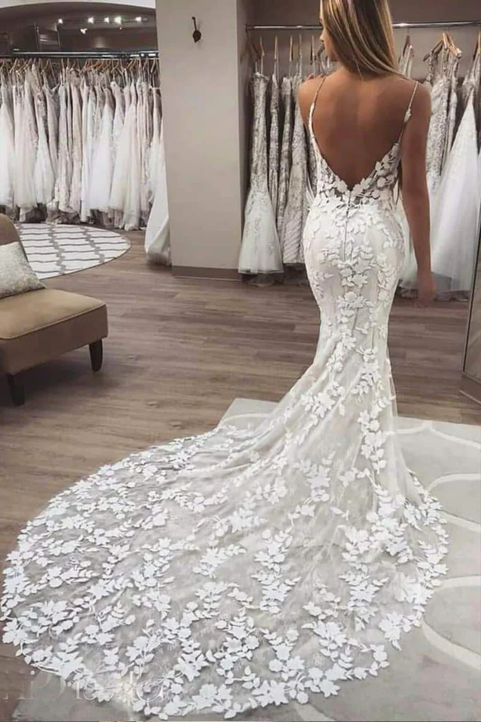 Sexy Lace Trumpet V-Neck Spaghetti Straps Wedding Dress