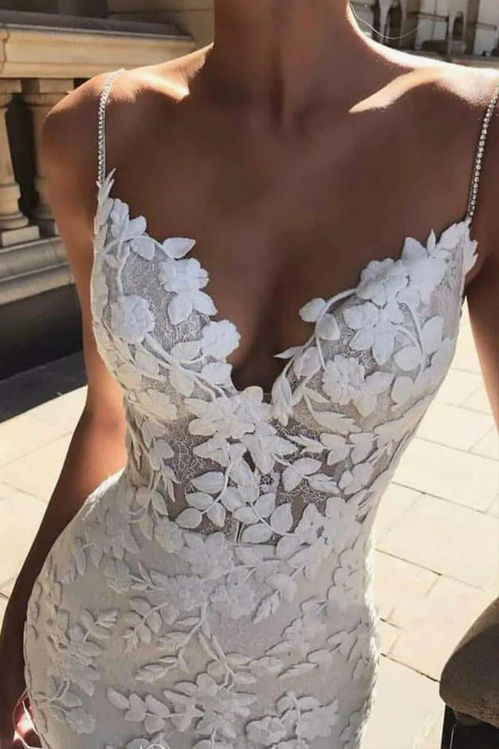 Sexy Lace Trumpet V-Neck Spaghetti Straps Wedding Dress