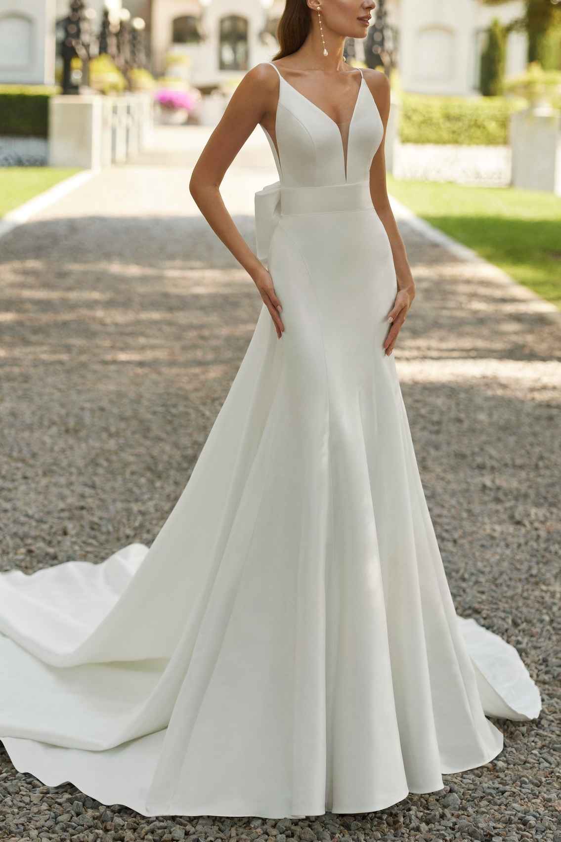 Sexy Satin Trumpet V-Neck Sleeveless With Train Wedding Dress