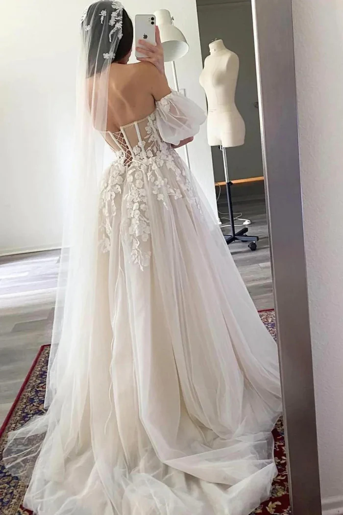 Sexy Tulle A-Line Sweetheart Lace Appliques Wedding Dress