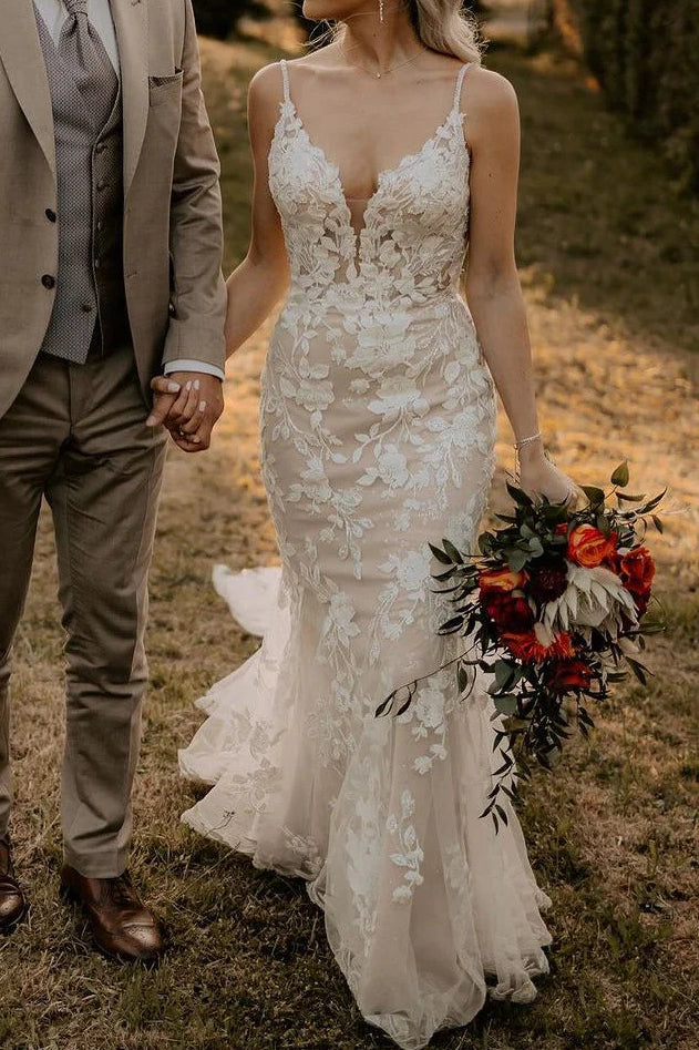 Trumpet V-Neck Spaghetti Straps With Train Lace Wedding Dress