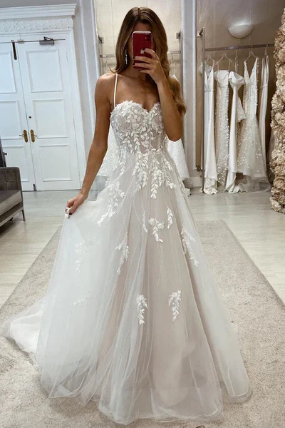 Sweetheart Spaghetti Straps Tulle A-Line Lace Appliques Wedding Dress