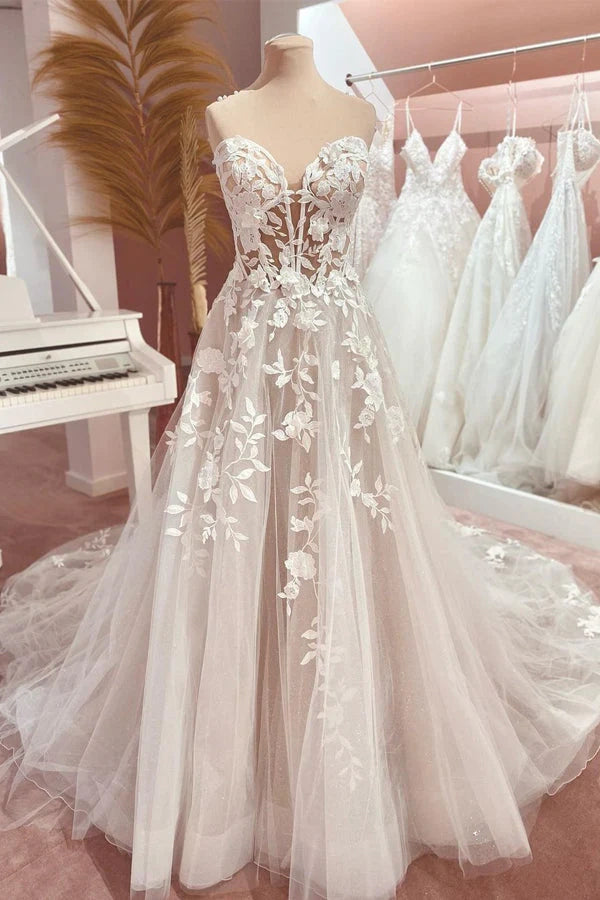 Sweetheart Strapless Lace Appliques Wedding Dress