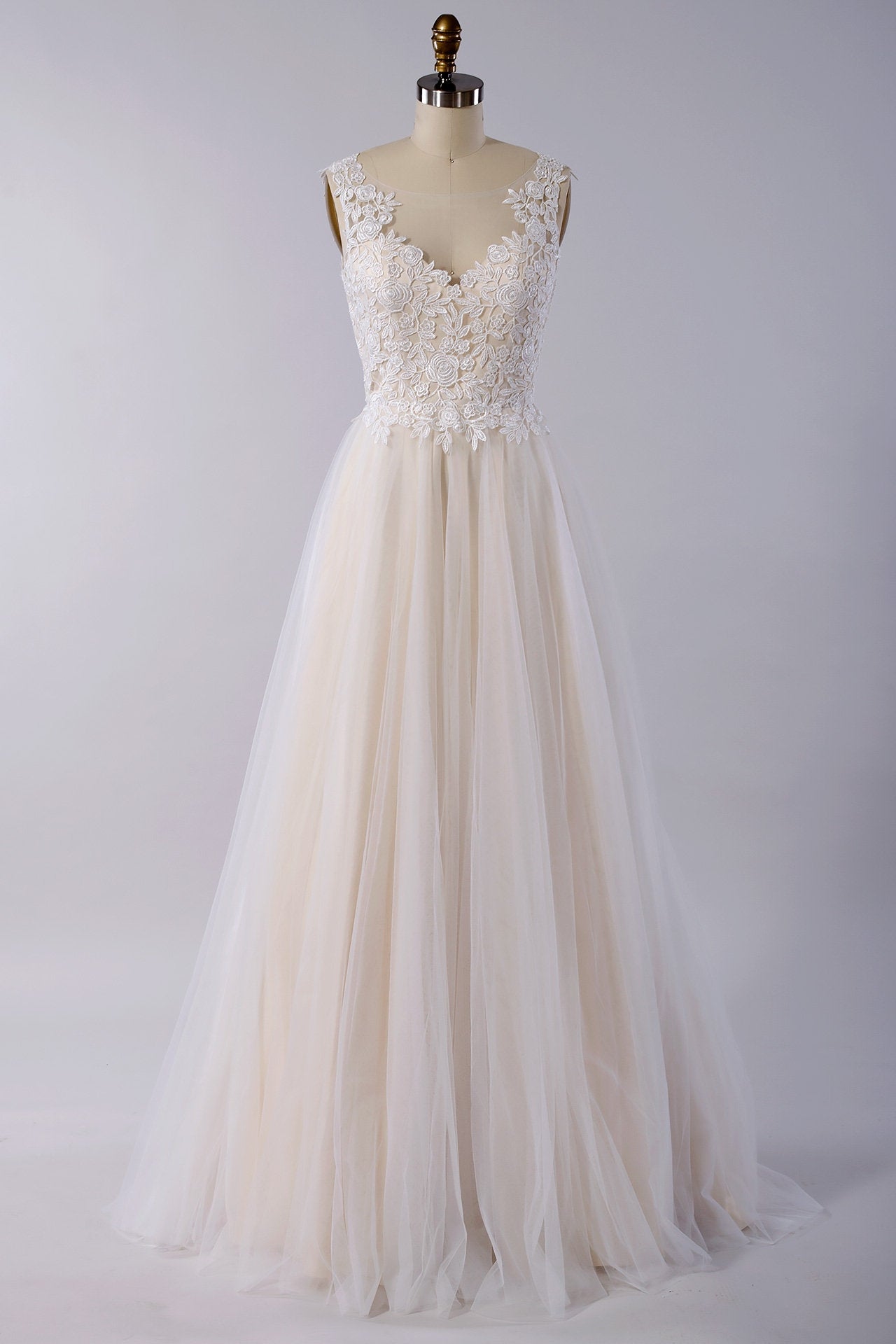 Sweetheart Tulle A-Line Sleeveless Appliques Wedding Dress