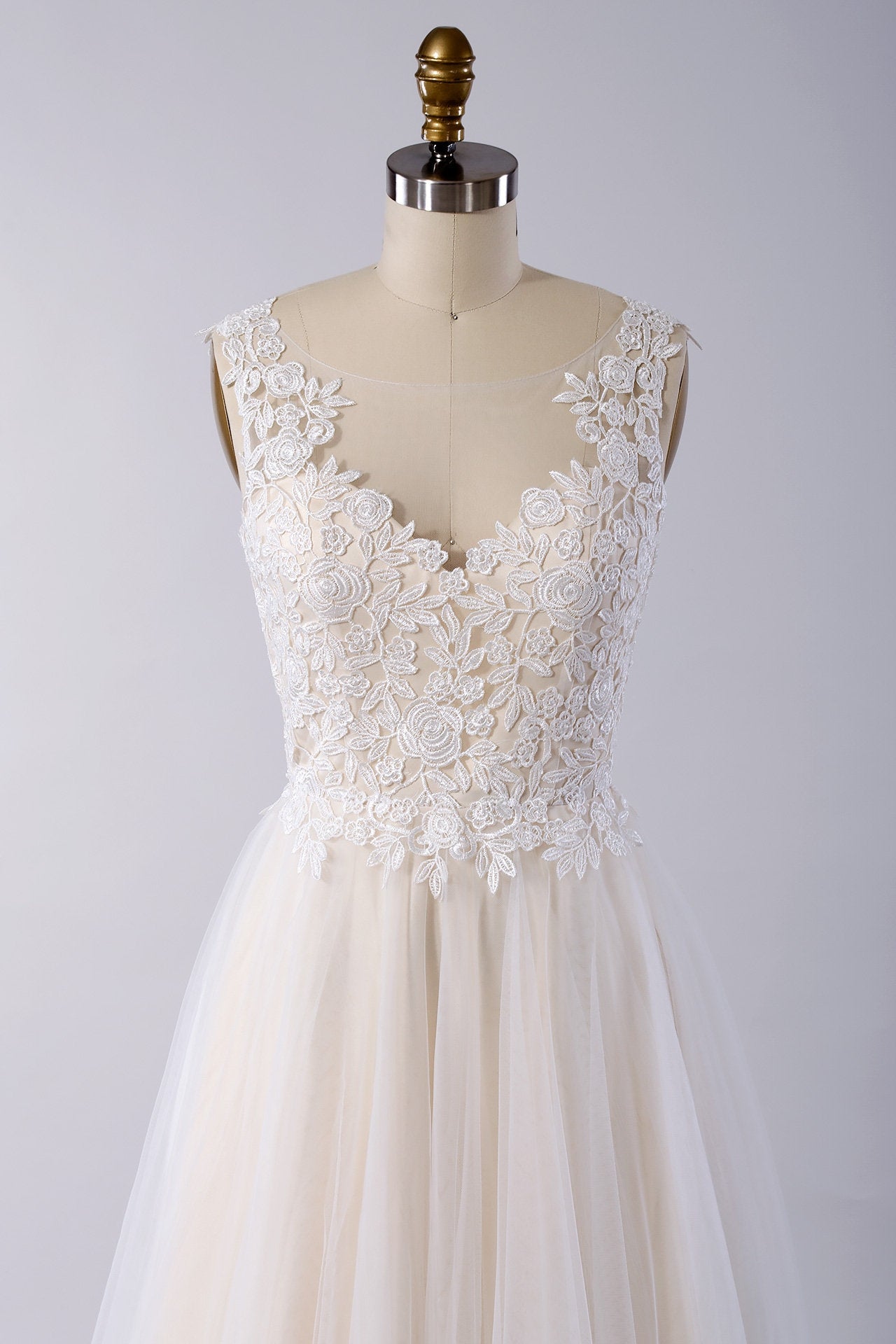 Sweetheart Tulle A-Line Sleeveless Appliques Wedding Dress