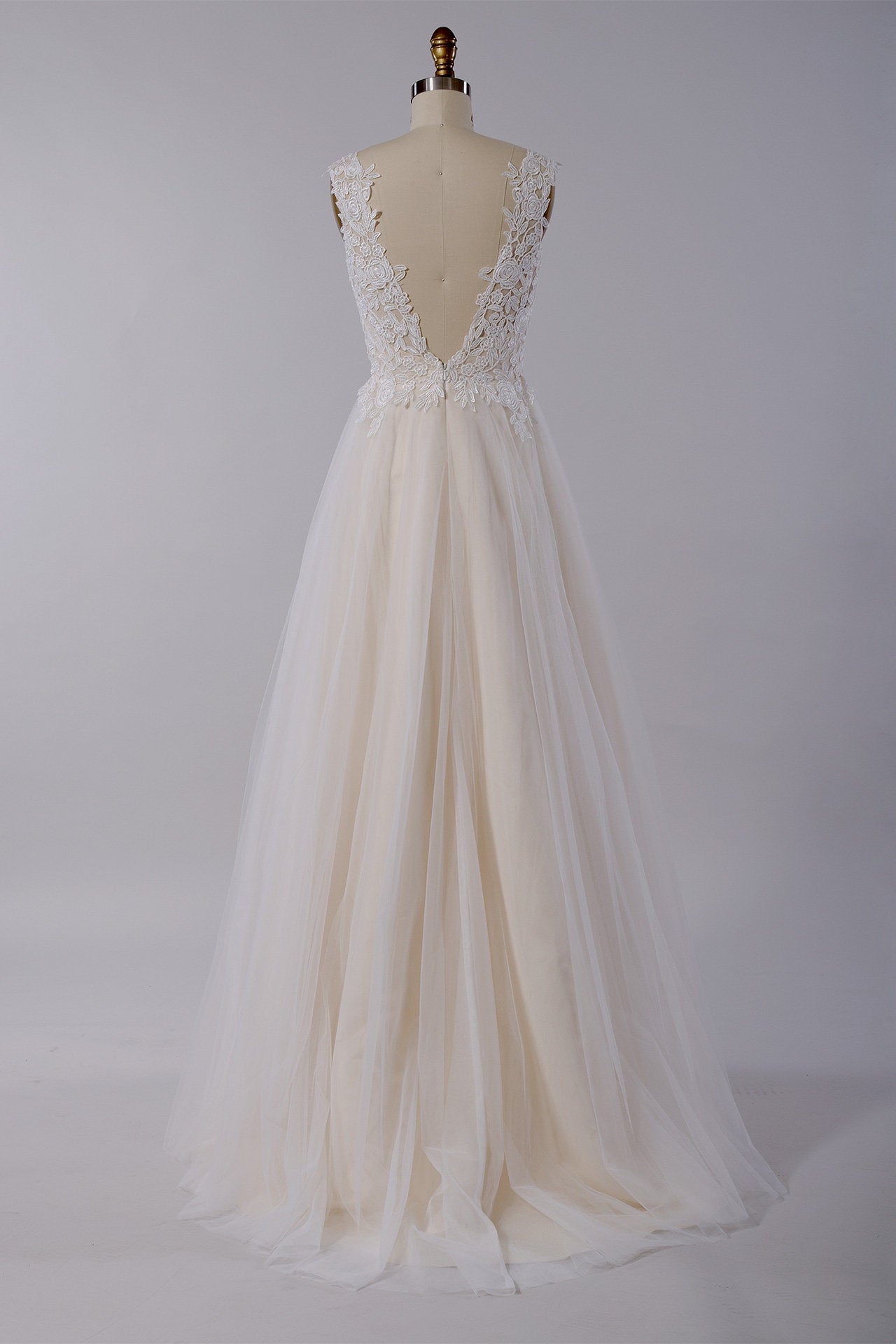 Sweetheart Tulle A-Line Sleeveless Appliques Wedding Dress