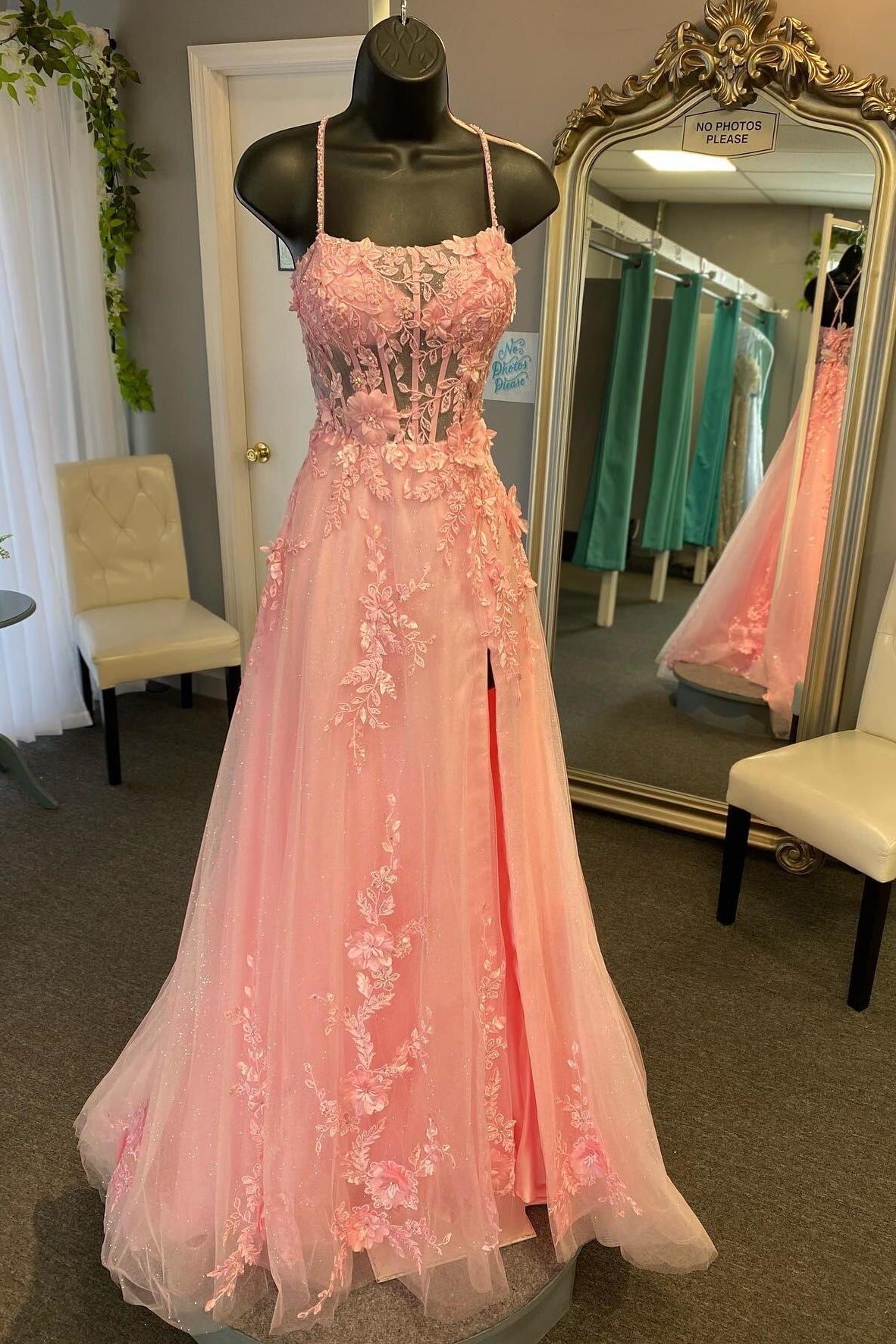 Tulle A-Line Bateau Spaghetti Straps Appliques Party Prom Dress